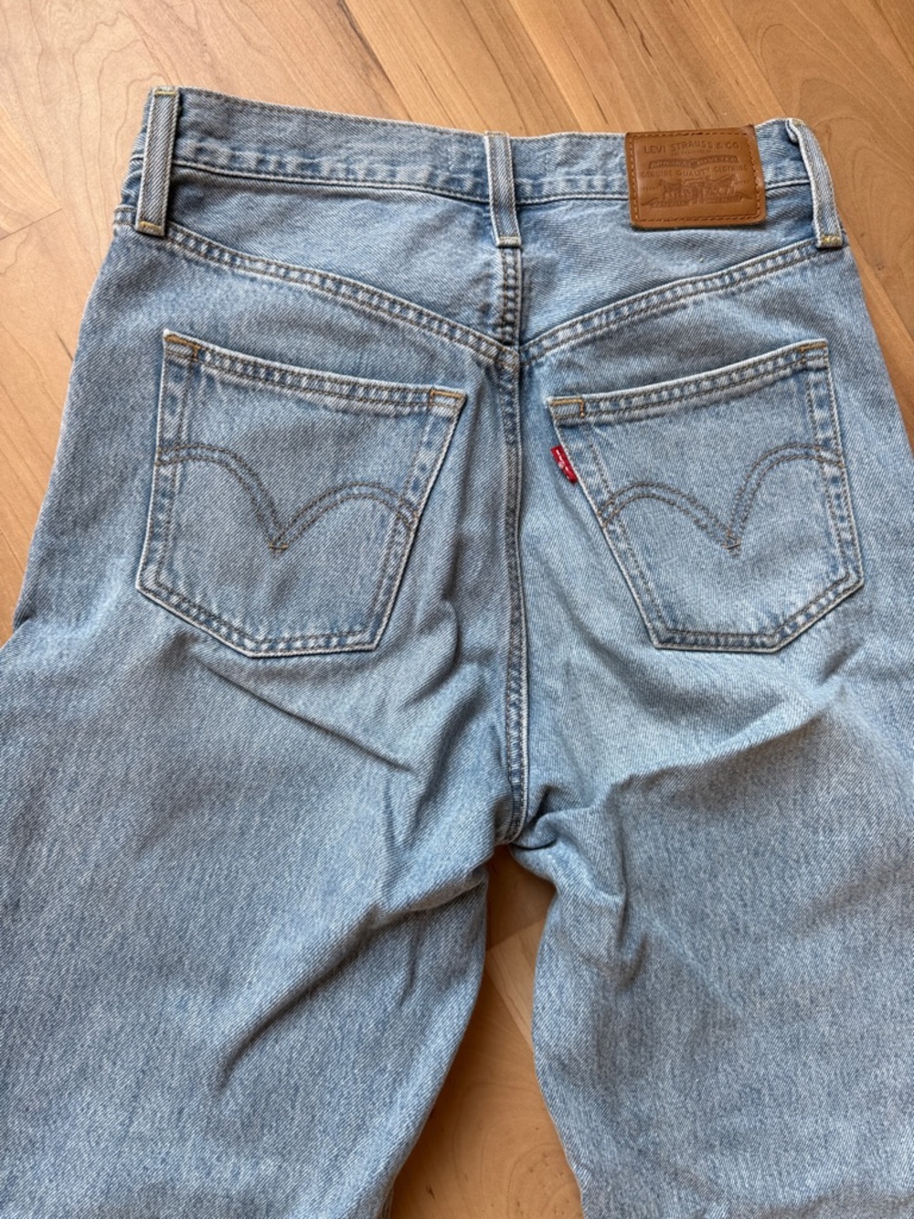 Levis ribcage wide leg 26x32 - Picture 5 of 7